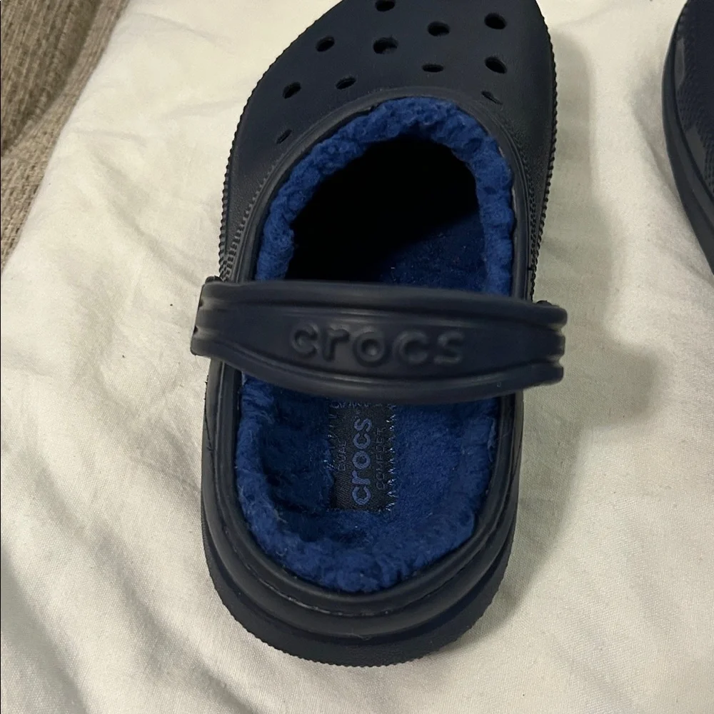 CROCS Kids Navy Blue Fleece-Lined Clogs